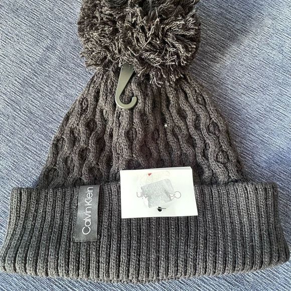 NWT - Calvin Klein Cable Knit Pom Hat - Picture 3 of 4